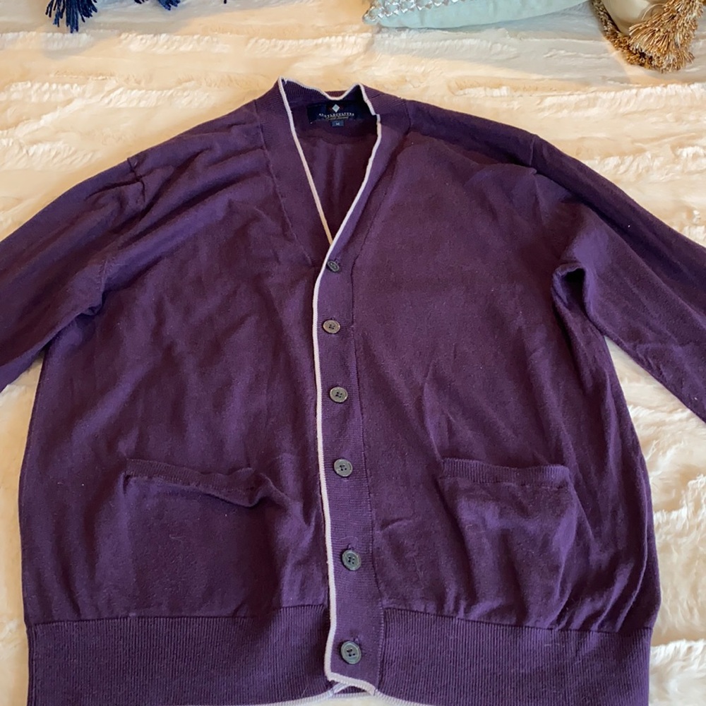 Men’s sweater size medium
